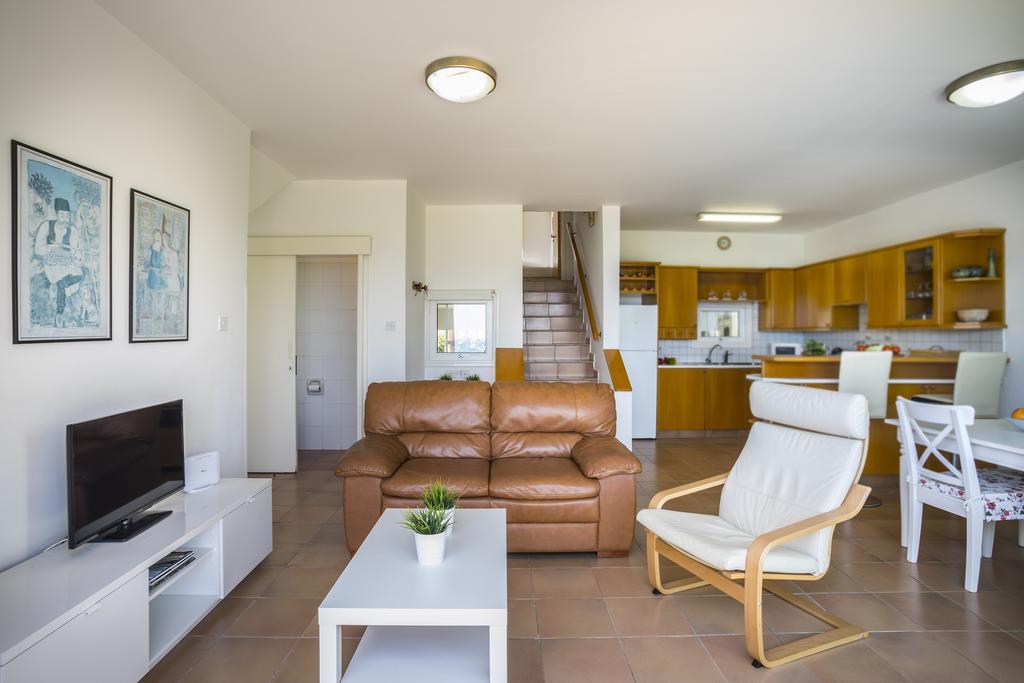 Protaras Beachfront Sirina Lina Suite Paralímni Eksteriør bilde