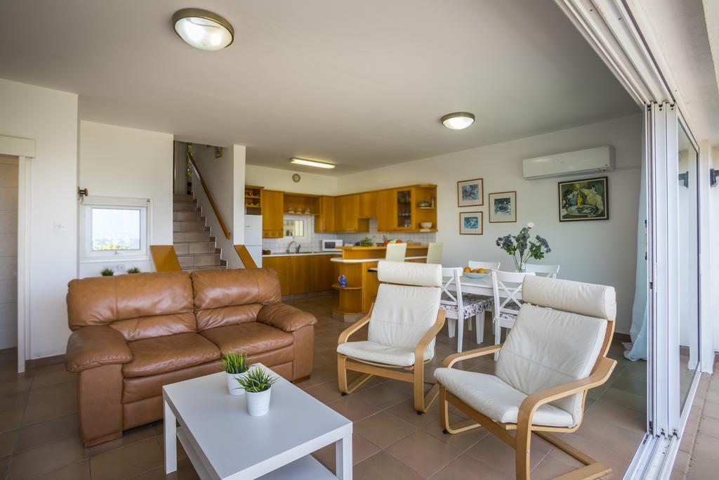 Protaras Beachfront Sirina Lina Suite Paralímni Eksteriør bilde